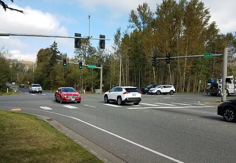 cars at traffic light intersection