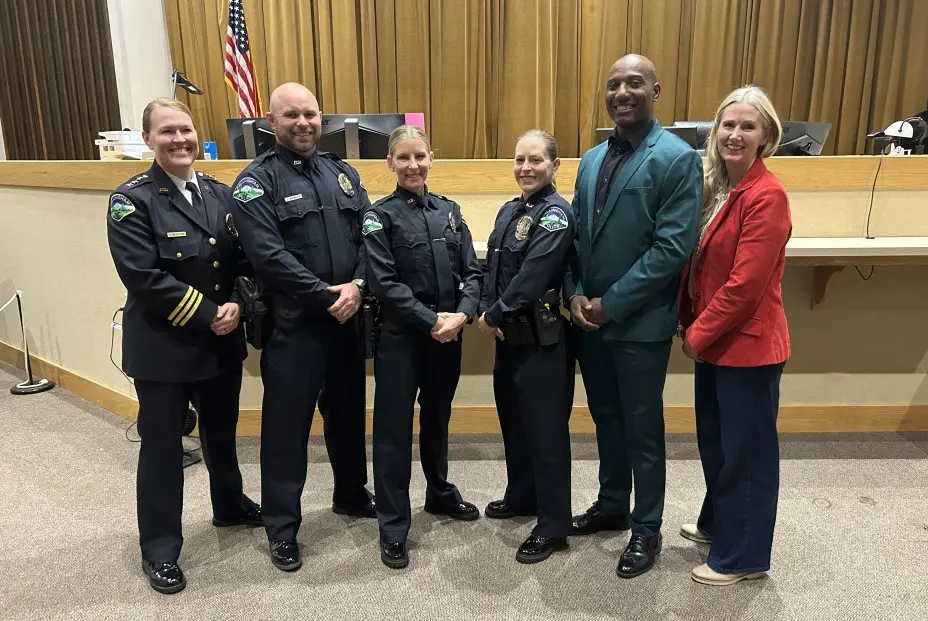 New Police Officers with the Mayor and Police Chief