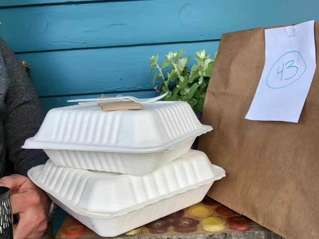 To go food containers made from paper