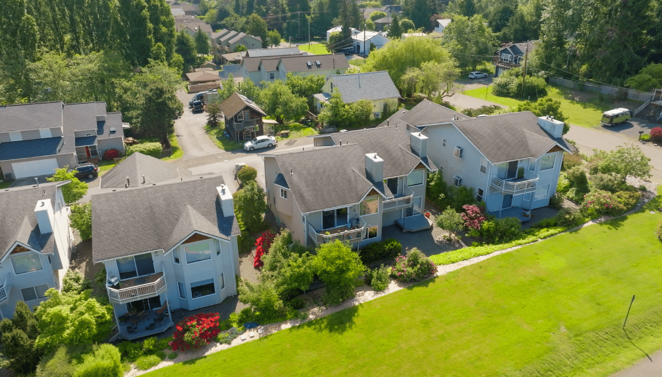 Aerial view of several houses in Bellingham with a vibrant green lawn in the foreground. 