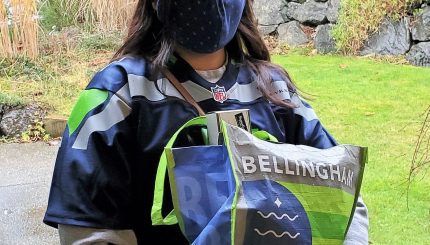 Person holding reusable bag